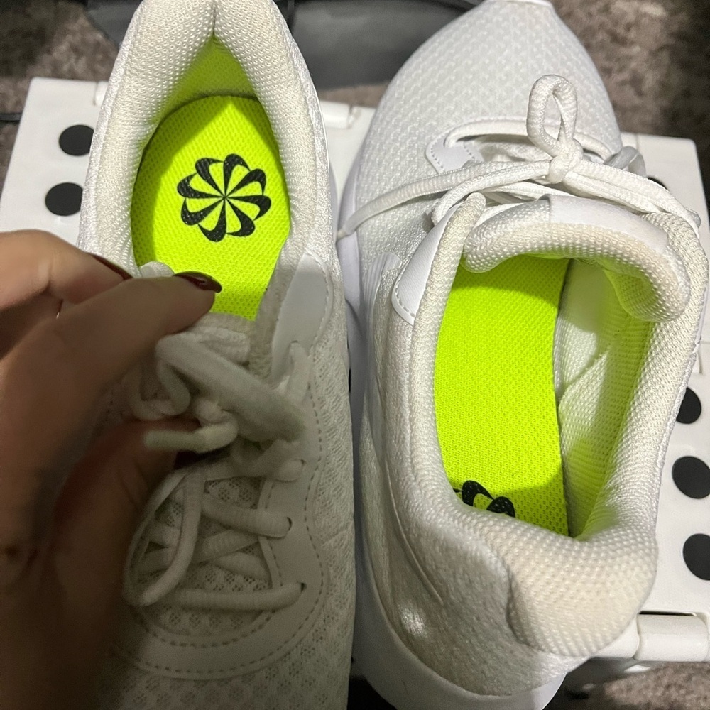 Nike Women's White Mesh Sneakers - Picture 6 of 8